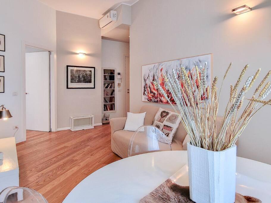 Charme On The River - City Center Apartment เวโรนา ภายนอก รูปภาพ