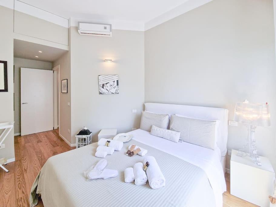 Charme On The River - City Center Apartment เวโรนา ภายนอก รูปภาพ