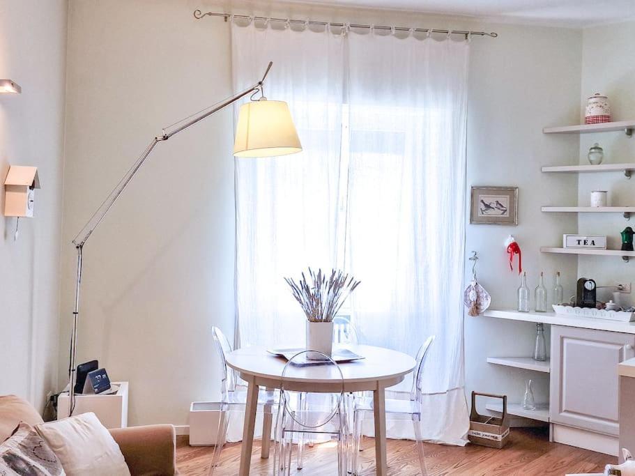 Charme On The River - City Center Apartment เวโรนา ภายนอก รูปภาพ