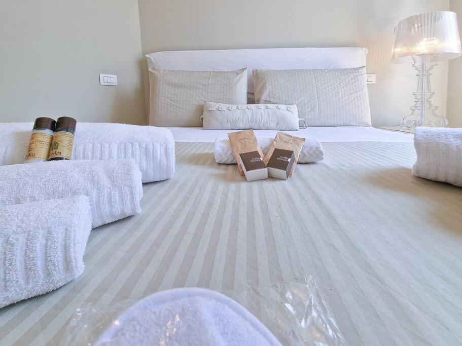 Charme On The River - City Center Apartment เวโรนา ภายนอก รูปภาพ